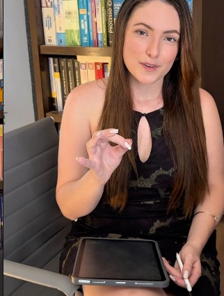 Ana Paula Araújo em atendimento